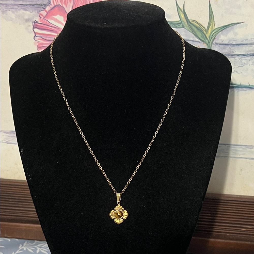 Gold plated stainless steel brown flower pendant necklace